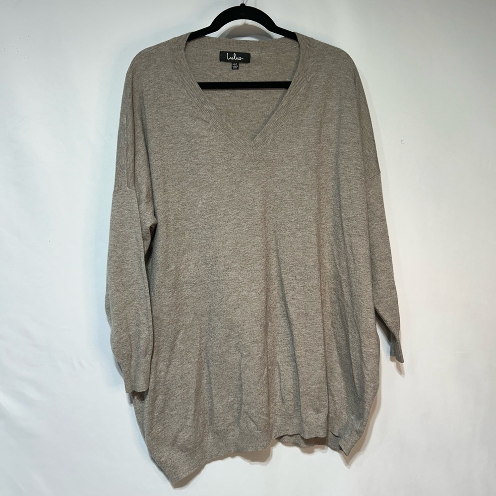 Lulu’s woman’s neutral tan tunic sweater. Oversized fit. Size M/L. V neck.